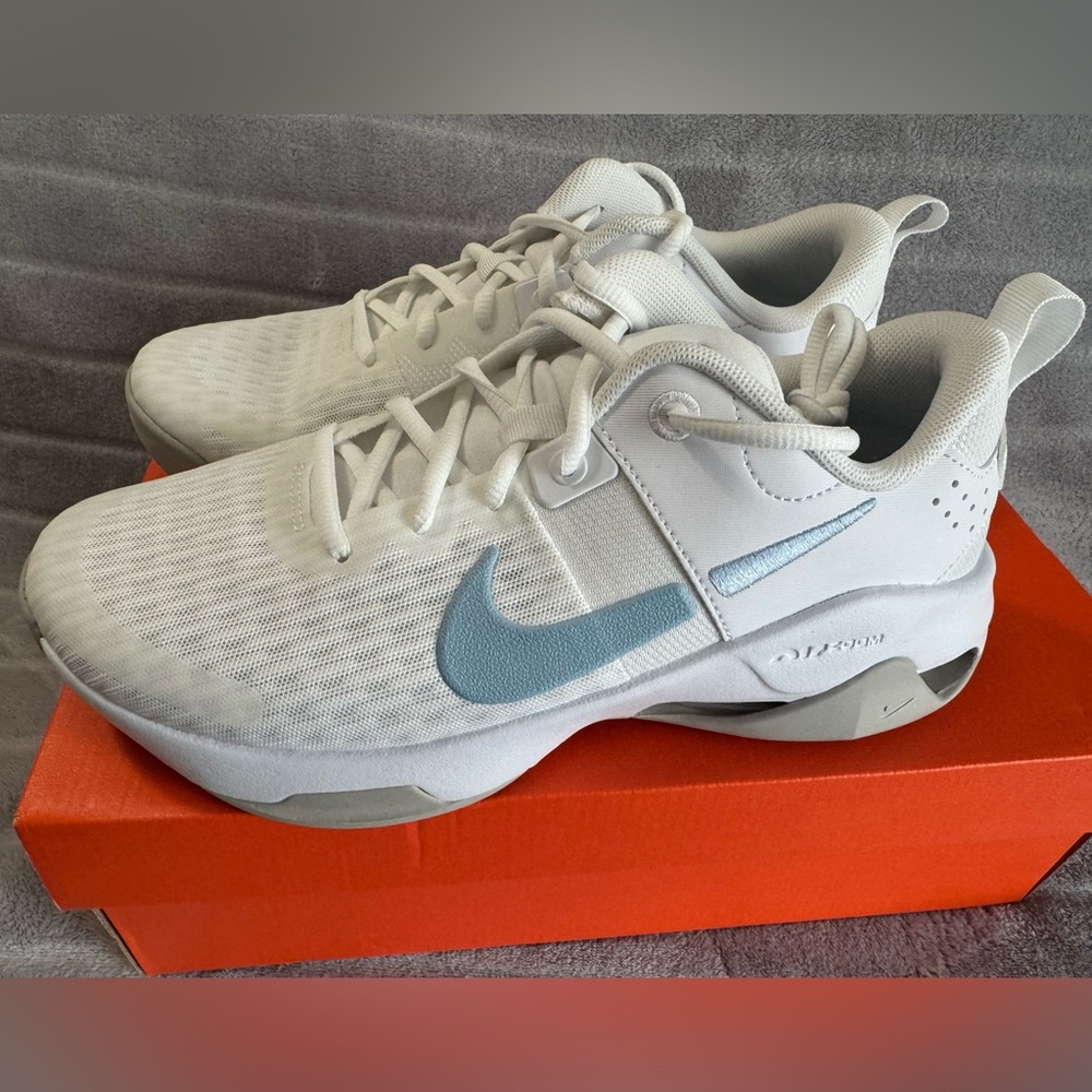 Nike Women’s Zoom Bella 6 White/LT Armory Blue DR5720-106 Size 9.5 - Picture 3 of 9